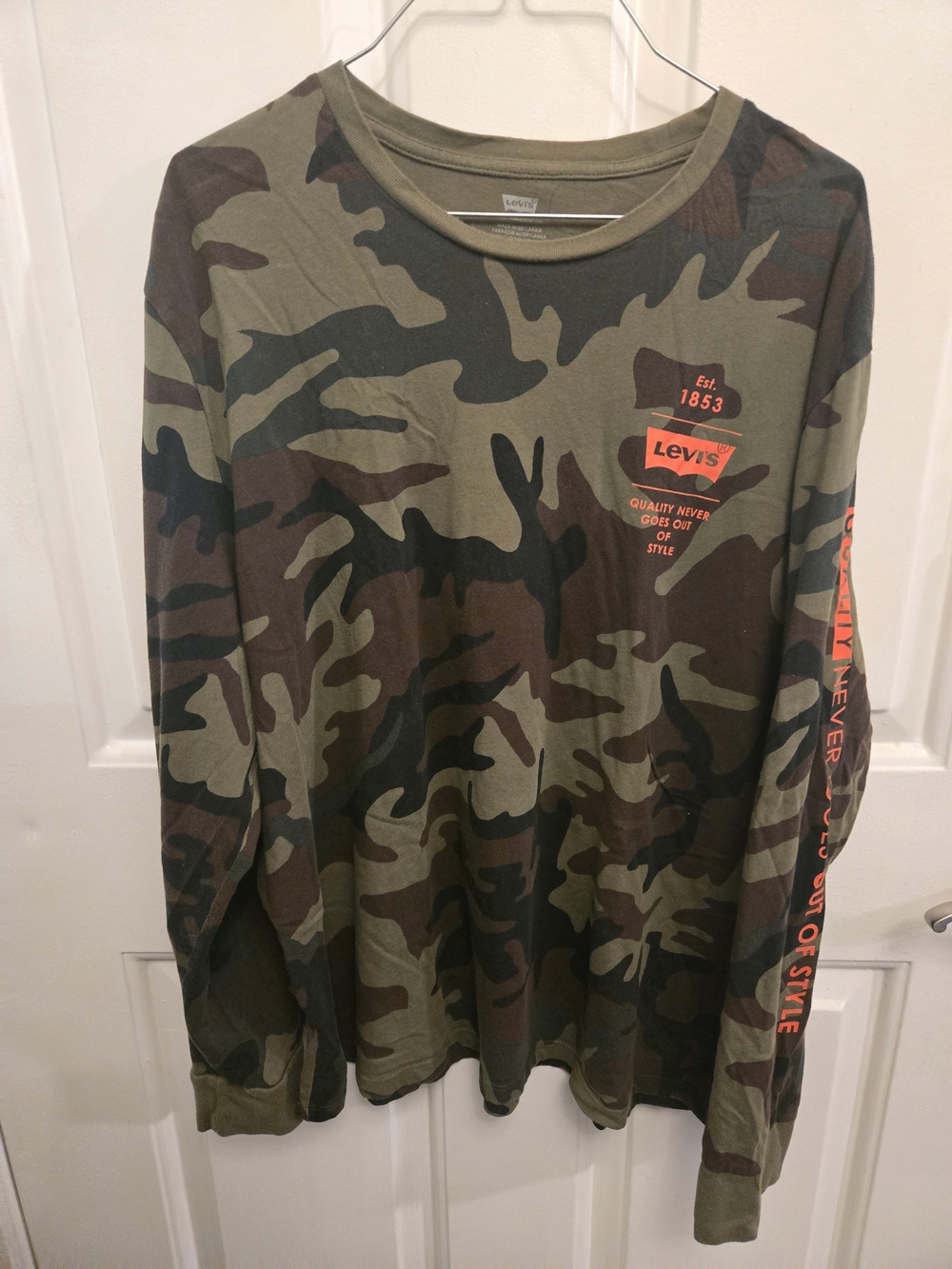Levi's Camouflage Tee in Olive Green and Brown with Orange Logo